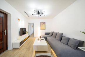 JinAn Apt,3 bedrooms,2 bathrooms,Jing'an District